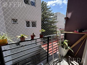 Venta departamento monoambiente con balcón en Wilde