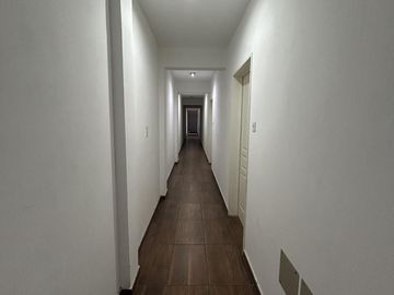 Venta departamento monoambiente con balcón en Wilde