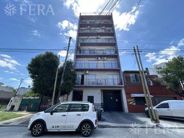 Venta departamento monoambiente con balcón en Wilde