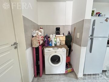 Venta departamento monoambiente con balcón en Wilde