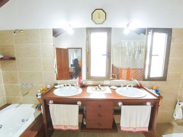 Casa en venta Rosario Arroyito Jardín Pileta.