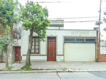 Casa en venta Rosario Arroyito Jardín Pileta.