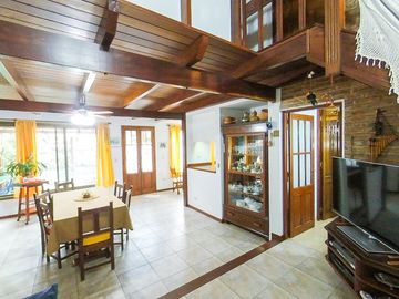 Casa en venta Rosario Arroyito Jardín Pileta.