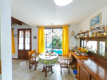 Casa en venta Rosario Arroyito Jardín Pileta.