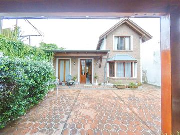 Casa en venta Rosario Arroyito Jardín Pileta.