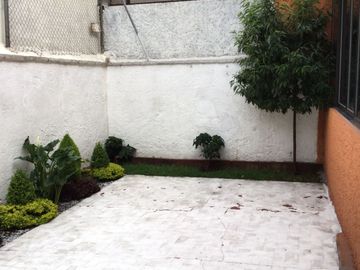 Amplia casa en desniveles: Seguridad 24/7, jacuzzi y ubicación privilegiada