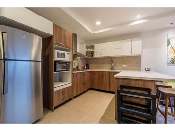 MODERNA Y ESTUPENDA SUITE EN VENTA EN AV 12 DE OCTUBRE CUENCA