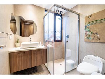 MODERNA Y ESTUPENDA SUITE EN VENTA EN AV 12 DE OCTUBRE CUENCA