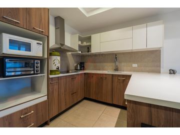 MODERNA Y ESTUPENDA SUITE EN VENTA EN AV 12 DE OCTUBRE CUENCA