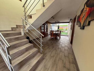 VENTA CASA - 3 DORMIT - ESTUDIO - PORSCHE - TANDA - NAYON