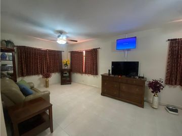 HOWARD / 1305 M2 / 4 HABITACION + SERVICIO / TERRAZA / BOHIO / JARDIN