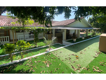 HOWARD / 1305 M2 / 4 HABITACION + SERVICIO / TERRAZA / BOHIO / JARDIN