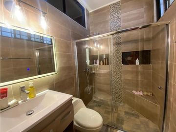 HOWARD / 1305 M2 / 4 HABITACION + SERVICIO / TERRAZA / BOHIO / JARDIN