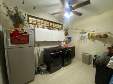 HOWARD / 1305 M2 / 4 HABITACION + SERVICIO / TERRAZA / BOHIO / JARDIN