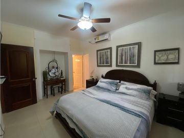 HOWARD / 1305 M2 / 4 HABITACION + SERVICIO / TERRAZA / BOHIO / JARDIN