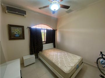 HOWARD / 1305 M2 / 4 HABITACION + SERVICIO / TERRAZA / BOHIO / JARDIN