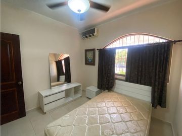 HOWARD / 1305 M2 / 4 HABITACION + SERVICIO / TERRAZA / BOHIO / JARDIN