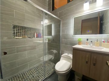 HOWARD / 1305 M2 / 4 HABITACION + SERVICIO / TERRAZA / BOHIO / JARDIN