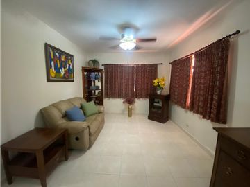 HOWARD / 1305 M2 / 4 HABITACION + SERVICIO / TERRAZA / BOHIO / JARDIN