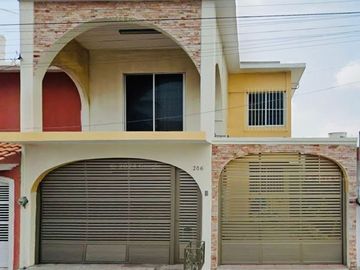 CASA 4 RECÁMARAS ZONA NORTE VERACRUZ EN EXCELENTE ESTADO