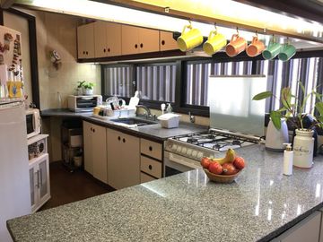 Venta departamento de 4 ambientes con cochera, en La Lucila