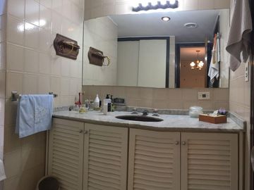 Venta departamento de 4 ambientes con cochera, en La Lucila