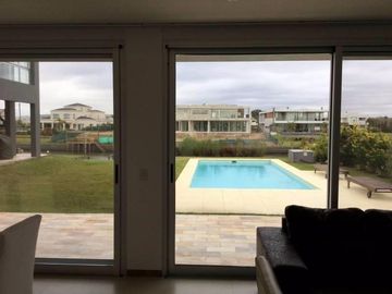 Venta Importante Casa en Albanueva