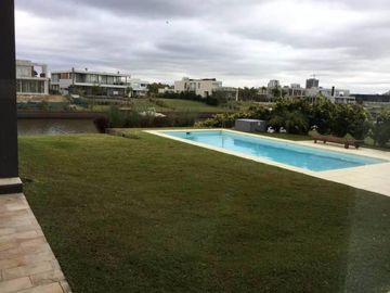 Venta Importante Casa en Albanueva