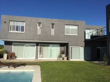 Venta Importante Casa en Albanueva