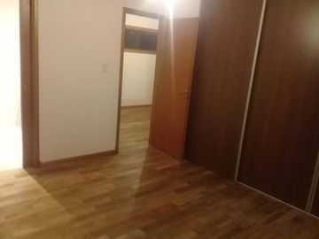 Importante Propiedad 4 dorm, garage, pileta, parrilla y fondo . Temperley