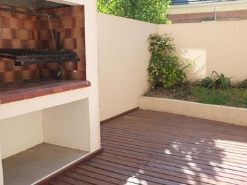 Casa / Dúplex - Adrogue - Categoría