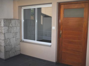 Casa / Dúplex - Adrogue - Categoría