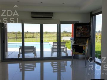 Importante propiedad de diseño moderno a la venta en barrio La Horqueta, Canning