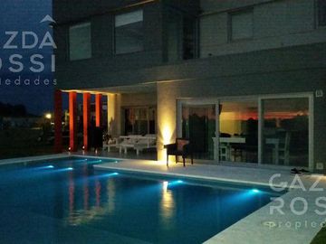 Importante propiedad de diseño moderno a la venta en barrio La Horqueta, Canning