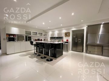 Importante propiedad de diseño moderno a la venta en barrio La Horqueta, Canning