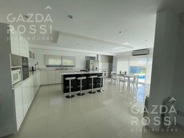 Importante propiedad de diseño moderno a la venta en barrio La Horqueta, Canning