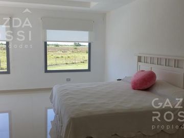Importante propiedad de diseño moderno a la venta en barrio La Horqueta, Canning