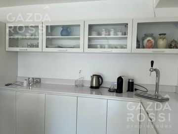 Importante propiedad de diseño moderno a la venta en barrio La Horqueta, Canning