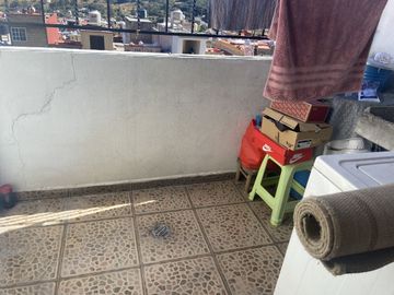 CASA EN PRIVADA, EN LOS CANTAROS, EN EXCELENTE ESTADO.