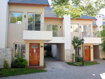Casa / Dúplex - Adrogué - CATEGORÍA!!!