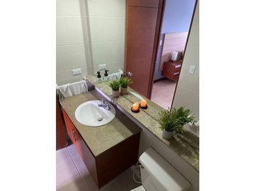 APARTAMENTO EN VENTA EN LA FLORA PISO 6 RENTANDO  (LSA)
