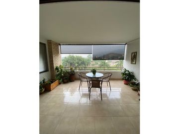 APARTAMENTO EN VENTA EN LA FLORA PISO 6 RENTANDO  (LSA)