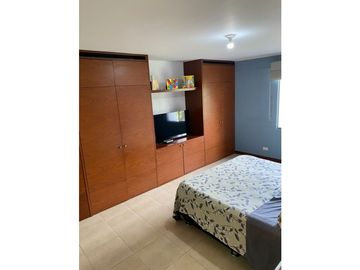 APARTAMENTO EN VENTA EN LA FLORA PISO 6 RENTANDO  (LSA)