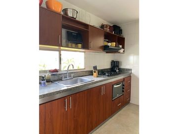 APARTAMENTO EN VENTA EN LA FLORA PISO 6 RENTANDO  (LSA)
