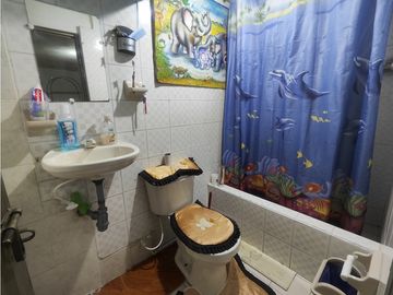 Santa Librada Casa Rentable Venta 3 aptos + local comercial