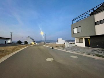 TERRENO EN TERRA JURIQUILLA QUERETARO, EXCELENTE UBICACIÓN.