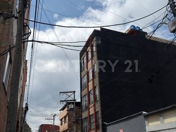 SE VENDE TERRENO CON EXCELENTE UBICACION EN AV. BOYACA REAL
