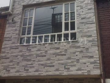 VENDO ESPECTACULAR CASA 3 PISOS EN SUBA COSTA AZUL
