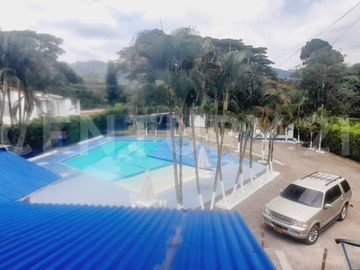 VENDO HERMOSA CASA HOTEL IDEAL  PARA  AIRBNB EN GUADUAS CUNDINAMARCA