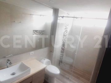 VENDO ESPECTACULAR CASA EN CAMINOS DE GRATAMIRA 4 NIVELES